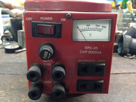 ขายหม้อแปลงไฟฟ้า Slide Regulator Chuan hsin ไฟเข้า 110V หรือ 220V ก็ได้ ไฟออกได้ตั้งแต่ 0-240 VAC สภาพสวย พร้อมใช้งาน ขาดเพียงจุกปรับด้านบน