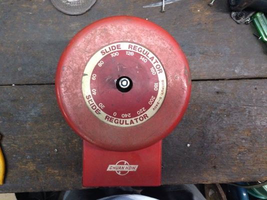 ขายหม้อแปลงไฟฟ้า Slide Regulator Chuan hsin ไฟเข้า 110V หรือ 220V ก็ได้ ไฟออกได้ตั้งแต่ 0-240 VAC สภาพสวย พร้อมใช้งาน ขาดเพียงจุกปรับด้านบน