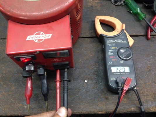 ขายหม้อแปลงไฟฟ้า Slide Regulator Chuan hsin ไฟเข้า 110V หรือ 220V ก็ได้ ไฟออกได้ตั้งแต่ 0-240 VAC สภาพสวย พร้อมใช้งาน ขาดเพียงจุกปรับด้านบน