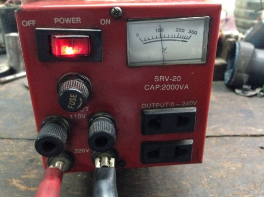 ขายหม้อแปลงไฟฟ้า Slide Regulator Chuan hsin ไฟเข้า 110V หรือ 220V ก็ได้ ไฟออกได้ตั้งแต่ 0-240 VAC สภาพสวย พร้อมใช้งาน ขาดเพียงจุกปรับด้านบน