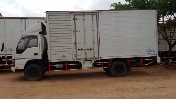 ขายรถหกล้อตู้แห้ง ISUZU NQR75RY52E5 เครื่อง 4HK1-175 แรง ช่วงยาว 5.50 เมตร รถตู้แห้ง ปี 51