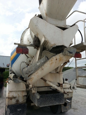 รถฮีโน่ 10 ล้อ โมปูน 320 แรงม้า. ปี 50  สนใจติดต่อ 081 - 6079515