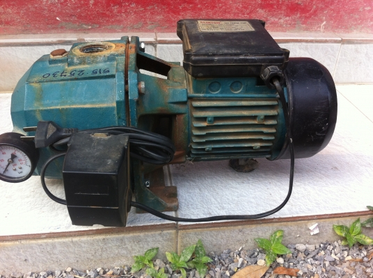 ป้็มน้ำลึก CLINTON ขนาด 1 แรงม้า ท่อ1*1 นิ้ว มีตัวเช็ดแรงดันระบบอัตโนมัติ ทำงานเมื่อมีการเปิดก๊อดใช้น้ำ-ปิดเองเมือไม่มีการใช้ พร้อมอุปกรร์ท่อช่วยดันน้ำครบ