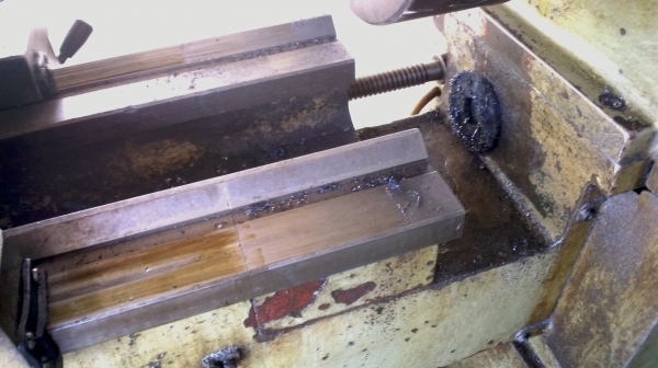 เครื่องกลึง 5 ฟุต 3 เพลา เกียร์บล็อก คอลึก 14 นิ้ว พร้อมใช้งาน ด่วน !!!! 98,000