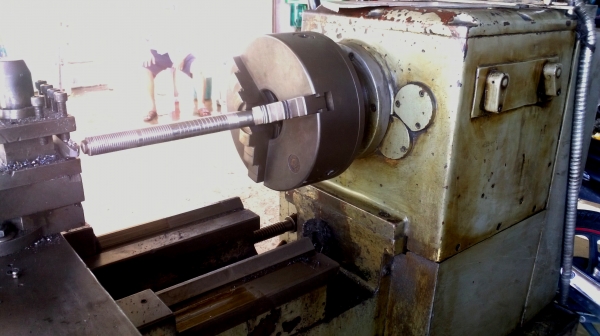 เครื่องกลึง 5 ฟุต 3 เพลา เกียร์บล็อก คอลึก 14 นิ้ว พร้อมใช้งาน ด่วน !!!! 98,000