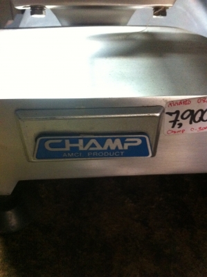 เครื่องสไลด์ CHAMP เนื้อหมูหรือเนื้อวัว ได้ เนื้อที่นำมาสไลด์เป็นเนื้อแช่แข็งตัวเครื่องแข็งแรง โครงสร้างเครื่องทำจากอลูมิเนียมอัลลอย เครื่องสไลด์ CHAMP เนื้อหมูหรือเนื้อวัว ได้ เนื้อที่นำมาสไลด์เป็นเนื้อแช่แข็งตัวเครื่องแข็งแรง โครงสร้างเครื่องทำจากอลูมิเนียมอัลลอย