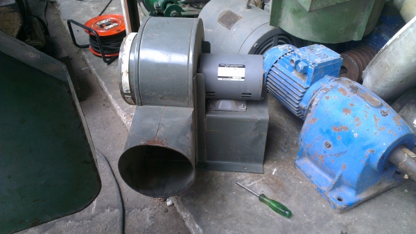 Sell> ขายโบเวอร์ พัดลมดูดอากาศ ตัวเล็กแต่ลมแรง ไฟบ้าน 220V. มอเตอร์เงียบ ใหม่กริ๊บๆ จัดไป อย่าให้เสียครับ(คำพูดเก่าเกิ๊น)