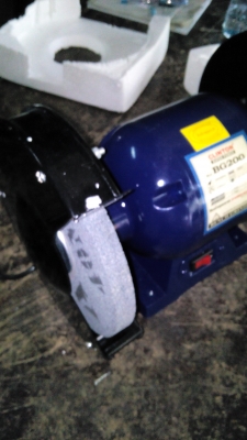 เครื่องเจียร์แกนคู่ CLINTON  ขนาดมอเตอร์ 350 W. ให้พร้อมหินเจียร์ 8 นิ้ว 2ก้อน ของใหม่ยังไม่ได้ใช้งาน