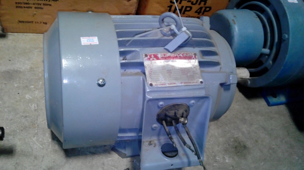 มอเตอร์ mitsubishi 5 แรงม้า 3 เฟส 380 V. โครงสร้างเหล็กแข็ง สภาพพร้อมใช้ เสียงเงียบ