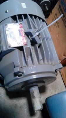 มอเตอร์ mitsubishi 5 แรงม้า 3 เฟส 380 V. โครงสร้างเหล็กแข็ง สภาพพร้อมใช้ เสียงเงียบ