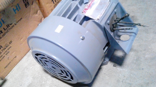 มอเตอร์ mitsubishi 5 แรงม้า 3 เฟส 380 V. โครงสร้างเหล็กแข็ง สภาพพร้อมใช้ เสียงเงียบ