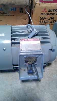 มอเตอร์ mitsubishi 5 แรงม้า 3 เฟส 380 V. โครงสร้างเหล็กแข็ง สภาพพร้อมใช้ เสียงเงียบ
