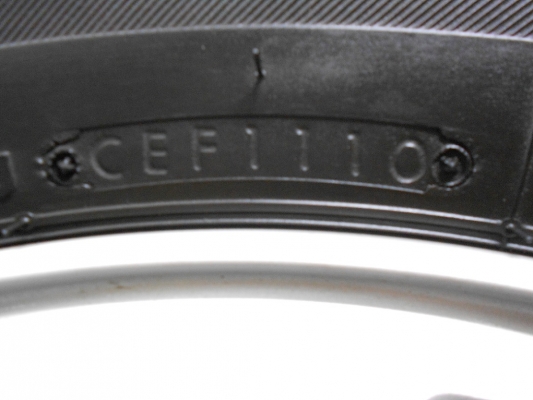 ขายล้อแม็ก ปาเจโร่ ขอบ 16 พร้อมยาง 265/70/16 ปี 10 ใส่ฟรีค่ะ