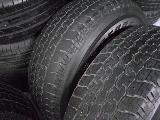 ขายล้อแม็ก ปาเจโร่ ขอบ 16 พร้อมยาง 265/70/16 ปี 10 ใส่ฟรีค่ะ