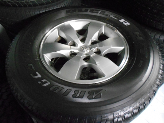 ขายล้อแม็ก Toyota Fortuner ขอบ 16 พร้อมยาง Bridgestone ปี 10/ใส่ฟรีค่ะ