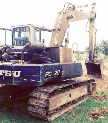 **380,000 บ.ต่อรอง**ขายแบคโฮ KOMATSU PC120-3 เครื่องISUZU 6BG1-175HP(ใบคุม) ปั้มเดิม เครื่องแน่นแรงดี ปั้มดี ทำงานเร็วดี เอวดีไม่แตก บูมอาร์มดีไม่ปะไม่ดาม ช่วงล่าง70\% แทร็กครบ โซ่ดี โรลเลอร์ดี เฟรมไม่ผุ บอดี้โอเค สีสันพอใช้ รถทำงานใช้งานอยู่ เก็บหน่อยสวยเ