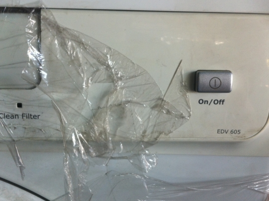 เครื่องอบผ้า electrolux ขนาดความจุ 6 กก สภาพยังใหม่มาก. มีเซ็นเซอร์ ตรวจจับการทำงาน ตั้งโปรแกรมการทำงานได้หลายแบบ