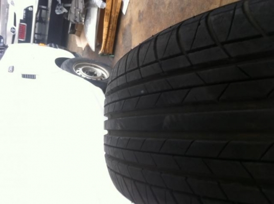 ขายยาง \% ขนาด175/65r14 สภาพดีวิ่งไม่มาก 4เส้น 1000บาท