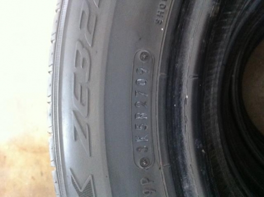 ขายยาง \% ขนาด175/65r14 สภาพดีวิ่งไม่มาก 4เส้น 1000บาท