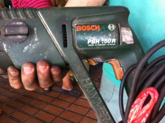 สว่านเจาะกระแทก BOSCH ของแท้เจาะได้สองระบบเจาะทั่วไปและกระแทรก  เก่าเก็บรุ๋นทนทาน ตัวจับดอกแบบโรตารี