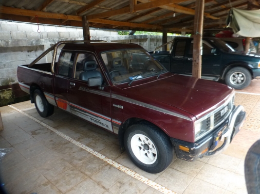 ISUZUแคป KB2500 ฝาทอง