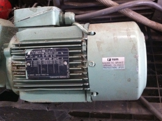 มอเตอร์เกียร์ทด 1/20 ทำมุมออก 90องศา TEM ขนาด 550 W. ต่อใช้ไฟบ้าน 220 V.ได้ หมุนที่ 75 รอบต่อนาที มีเบรคช่วยหยุด( มี 2 ตัว) มอเตอร์เกียร์ทด 1/20 ทำมุมออก 90องศา TEM ขนาด 550 W. ต่อใช้ไฟบ้าน 220 V.ได้ หมุนที่ 75 รอบต่อนาที มีเบรคช่วยหยุด( มี 2 ตัว)