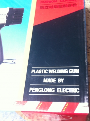 ปืนเเชื่อมพลาสติก ขนาด 700 W.  ปรับทำอุณหภูมิได้ 55- 550 C มีสองสปีดความเร็วลม มีหัวทองเหลืองสวมปลายและลวดความร้อนสำรองในกล่อง(มี 10 อัน ของใหม่เก่าเก็บ)