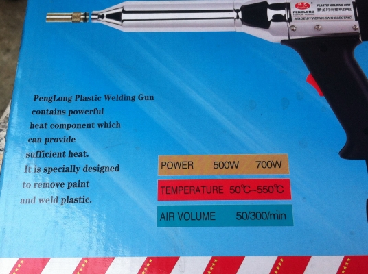 ปืนเเชื่อมพลาสติก ขนาด 700 W.  ปรับทำอุณหภูมิได้ 55- 550 C มีสองสปีดความเร็วลม มีหัวทองเหลืองสวมปลายและลวดความร้อนสำรองในกล่อง(มี 10 อัน ของใหม่เก่าเก็บ)