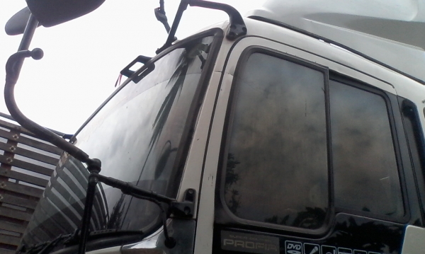 แหนบหน้า กับเพลาตามเส้นหลัง