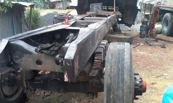 แหนบหน้า กับเพลาตามเส้นหลัง