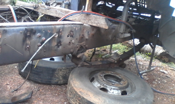 แหนบหน้า กับเพลาตามเส้นหลัง