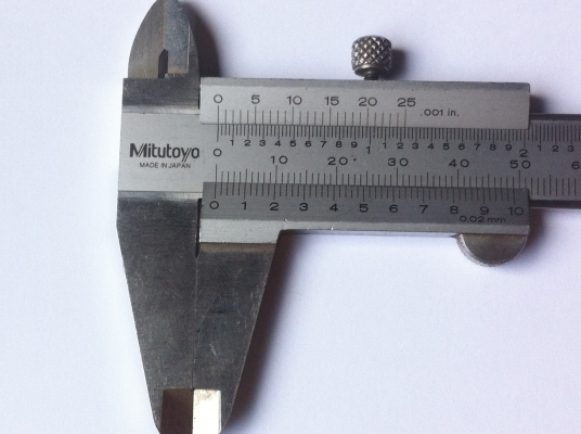 เวอร์เนีย MItutoyo 6 นิ้ว แบบ 0.02 มม.  วัดกว้าง ลึก และรูใน ได้หมด มือสองสภาพดีพร้อมใช้(เหลือ 5 ตัว)