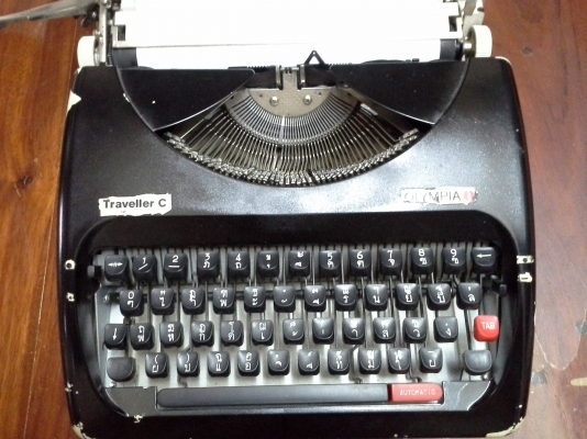 เครื่องพิมพ์ดีด olympia traveller c