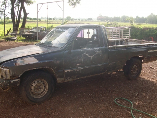 กระบะขายตามสภาพ ก่อนตัดเป็นอะใหล่ครับ  หรือแยกอะใหล่ใด้ รถวื่งใด้ ทะเบียนไม่ขาด