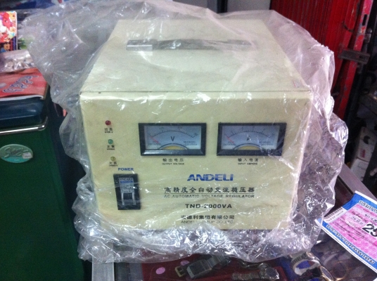 เครื่องรักษาระดับแรงดันไฟฟ้า ให้คงที่ ANDELI ไฟเข้าได้ตั้งแต่ 110-220 V. ขนาดกำลังเครื่องถึง 2000 VA