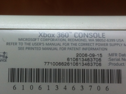 เครื่องเล่นเกม XBOX 360 สีขาวพร้อม HDD และจอยไรสาย2อันอุปกรณ์ครบ เครื่องเล่นเกม XBOX 360 สีขาวพร้อม HDD และจอยไรสาย2อันอุปกรณ์ครบ