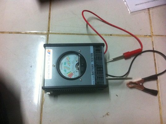 เครื่องตรวจเช็ดแบตเตอรี่การประจุไฟ การเก็บรักษาแรงดันไฟในแบตเตอรี แสดงการทำงานเป็นช่วงของสีต่างๆที่เข็มชี้ ใช้ได้กับแบตเตอร๊่ทั้ง 6และ 12 V.ทกรุ่น เครื่องตรวจเช็ดแบตเตอรี่การประจุไฟ การเก็บรักษาแรงดันไฟในแบตเตอรี แสดงการทำงานเป็นช่วงของสีต่างๆที่เข็มชี้ ใช้ได้กับแบตเตอร๊่ทั้ง 6และ 12 V.ทกรุ่น