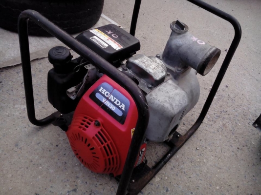เครื่องสูบน้ำHONDA เก่าญี่ปุ่นเครื่อง นิ่มมากครับ ขายถูก ส่งได้ครับ