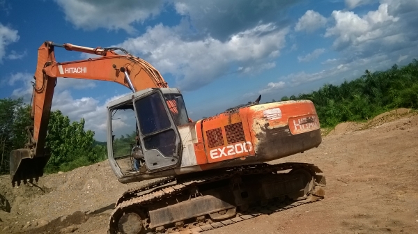 EX 200-2 สภาพรถเดิม ๆ ระบบไฟต่อตรงเครื่องเดิมปั้มเดิม โซ่ดีเอวดี ปั้มดี ตัวเดินใช้ได้ 50 \% เอกสารสัญญาซื้อขาย