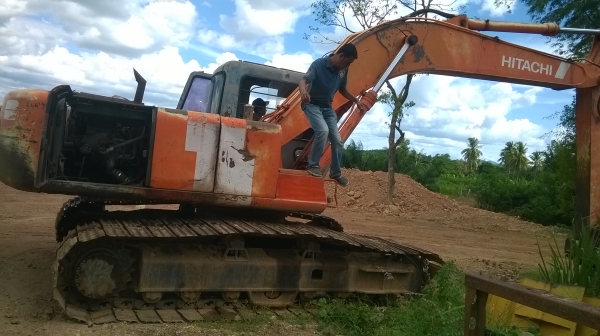 EX 200-2 สภาพรถเดิม ๆ ระบบไฟต่อตรงเครื่องเดิมปั้มเดิม โซ่ดีเอวดี ปั้มดี ตัวเดินใช้ได้ 50 \% เอกสารสัญญาซื้อขาย