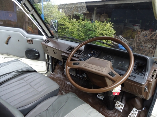 รถตู้ Toyota hiace เครื่องดี 2 L เดิมๆ ขับดี ประหยัด รถตู้ Toyota hiace เครื่องดี 2 L เดิมๆ ขับดี ประหยัด