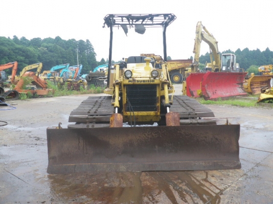 ขายด่วน  รถแทรคเตอร์ตีนตะขาบ MITSUBISHI BD2G  ใบแทรคกว้าง 70  นำเข้าจากญี่ปุ่นยังไม่เคยใช้งานในไทย