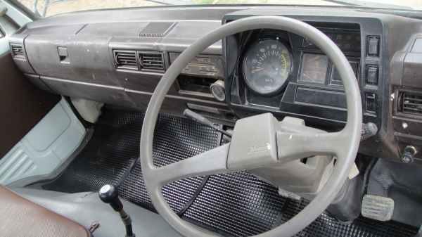 HINO ฃุปเปอร์เสี่ย 117แรง ยาว5.50ม. พื้นเรียบ เครื่องดี คัสฃีสวยจัด