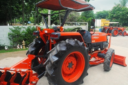 ขายรถไถ Kubota L 4508 DI special(4WD) พร้อมดันหน้าและผานพรวนช้าง