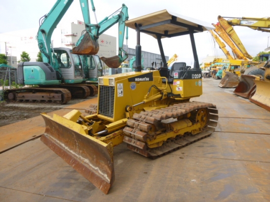ขายด่วน Komatsu D20P-7E   Serial 80xxx  ใช้งานมาแค่ 2000 ชม. สภาพสวย ถึงไทยแล้วจ้า