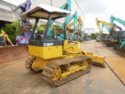 ขายด่วน Komatsu D20P-7E   Serial 80xxx  ใช้งานมาแค่ 2000 ชม. สภาพสวย ถึงไทยแล้วจ้า