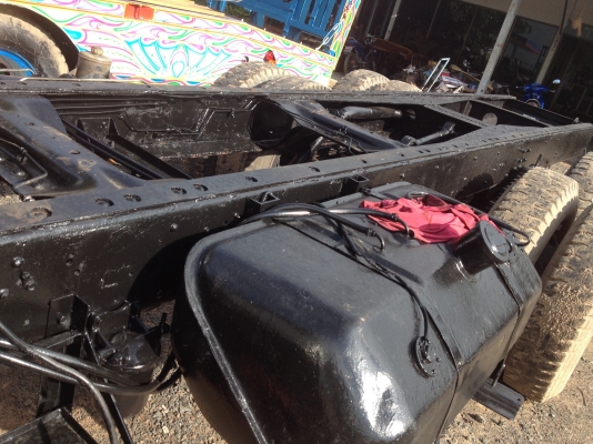 10ล้อเพลาเดียวครับกำลังต่อเทเลอร์ขึ้นรถเกี่ยว