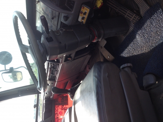 10ล้อเพลาเดียวครับกำลังต่อเทเลอร์ขึ้นรถเกี่ยว