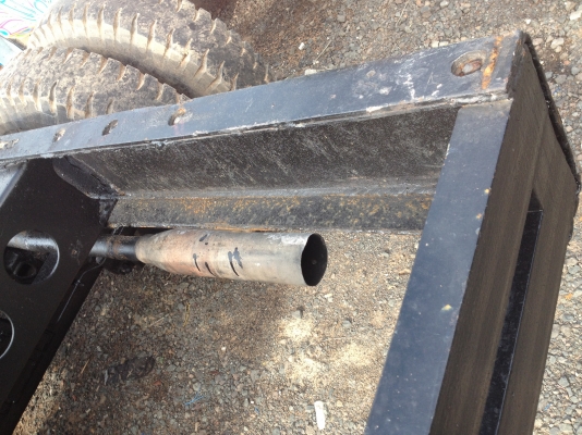 10ล้อเพลาเดียวครับกำลังต่อเทเลอร์ขึ้นรถเกี่ยว