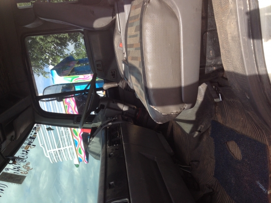 10ล้อเพลาเดียวครับกำลังต่อเทเลอร์ขึ้นรถเกี่ยว